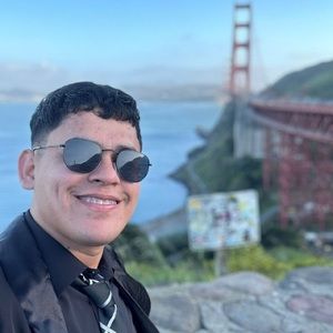 Meet your Posher, Carlos mario